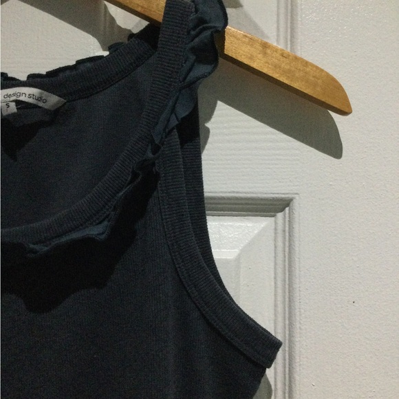 FMX Design Studio Chic Women’s Black Ruffled Tank Top - Picture 5 of 6